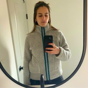 Toad & Co fleece made from all recycled materials. Cute teal zipper detailing!